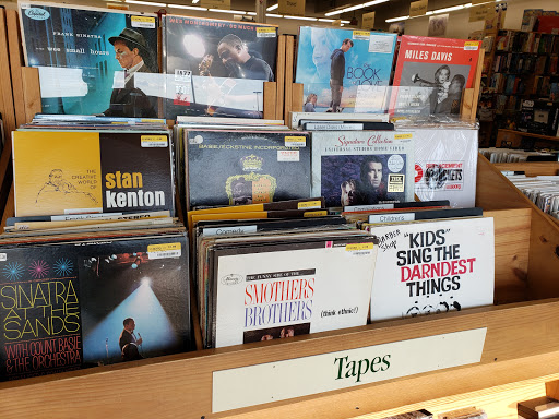 Book Store «Half Price Books», reviews and photos, 3185 Princeton Rd, Hamilton, OH 45011, USA