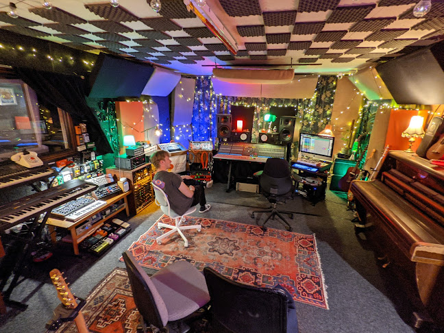 Reviews of Pinhole Sound Studio in Manchester - Music store