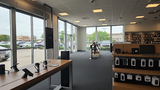 Cell Phone Store «Verizon», reviews and photos, 1489 W Pipeline Rd, Hurst, TX 76053, USA