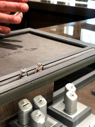 Jewelry Store «Reis-Nichols Jewelers», reviews and photos, 3535 E 86th Street, Indianapolis, IN 46240, USA