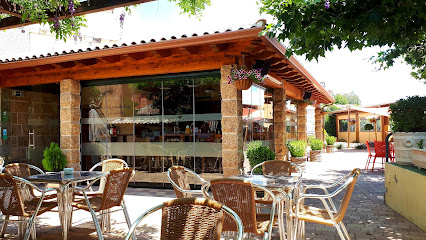 Restaurante Los Zarramaches - C. Puerto, 26, 05450 Casavieja, Ávila, Spain