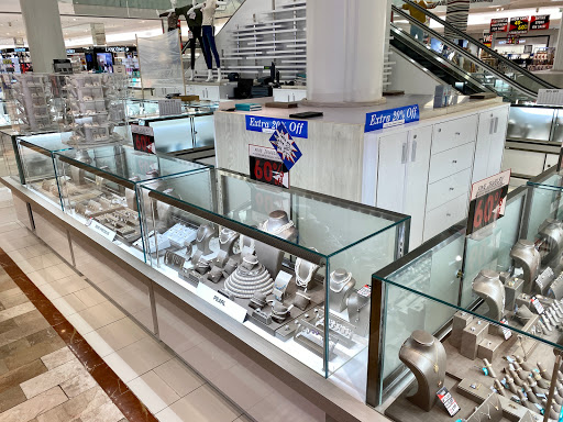 Department Store «Lord & Taylor», reviews and photos, 1701 Sunrise Hwy, Bay Shore, NY 11706, USA