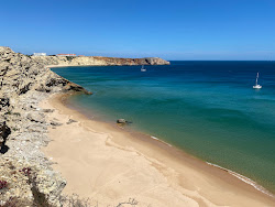 Prainha das Pocas'in fotoğrafı dağlarla çevrili