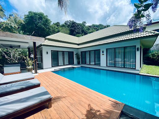 Karon Beach Pool Villas