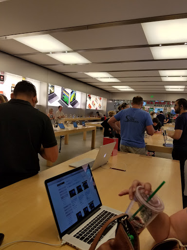 Computer Store «Apple Willowbrook Mall», reviews and photos, 2000 Willowbrook Dr, Houston, TX 77064, USA