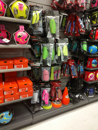 Sporting Goods Store «Big 5 Sporting Goods - Folsom», reviews and photos, 606 E Bidwell St, Folsom, CA 95630, USA