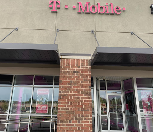 Cell Phone Store «T-Mobile», reviews and photos, 30002 Detroit Rd, Westlake, OH 44145, USA