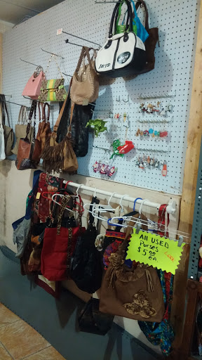 Thrift Store «Thrifty Nickel Tampa Thrift Store Re-Sale», reviews and photos, 7706 W Hillsborough Ave, Tampa, FL 33615, USA