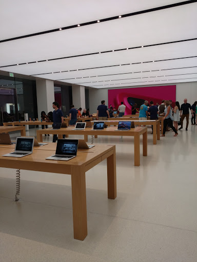 Computer Store «Apple Country Club Plaza», reviews and photos, 227 Nichols Rd, Kansas City, MO 64112, USA