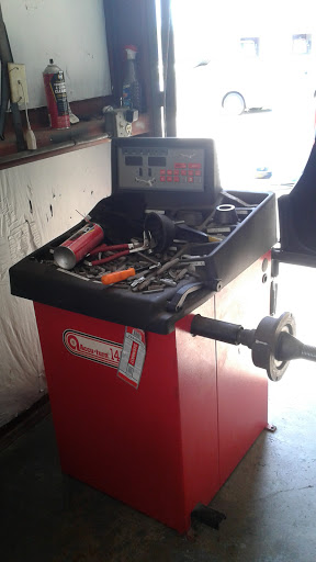 Auto Body Shop «Dominguez Automobile Services», reviews and photos, 201 W Adams Ave, Harlingen, TX 78550, USA