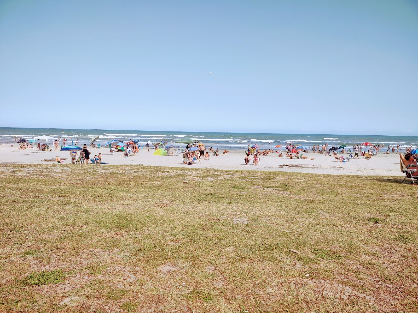 Praia da Prainha'in fotoğrafı uçurumlarla desteklenmiş