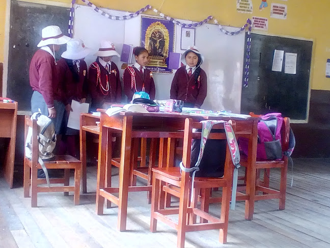 Opiniones de colegio Santa Teresita Del Niño Jesús en Huamali - Escuela