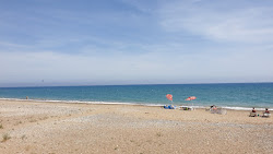 Photo de Wild Milanda beach II protégé par des falaises