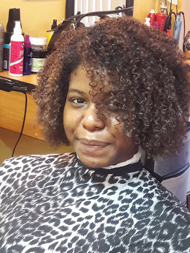 Beauty Salon «Sistaz Hair Salon», reviews and photos, 502 4th St, Lancaster, PA 17603, USA