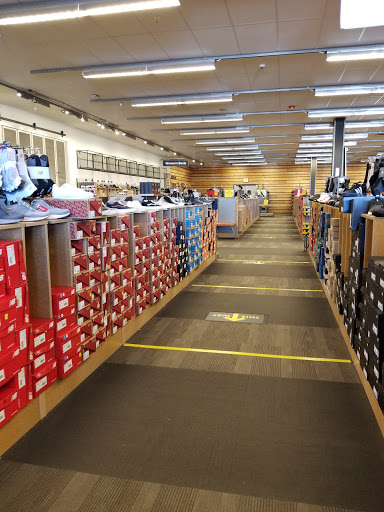 Shoe Store «DSW Designer Shoe Warehouse», reviews and photos, 7291 Mentor Ave, Mentor, OH 44060, USA