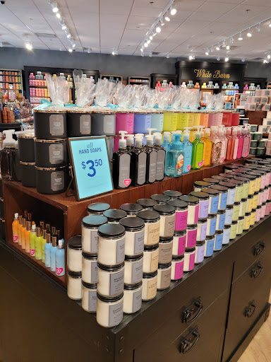 Beauty Supply Store «Bath & Body Works», reviews and photos, 111 Nut Tree Rd, Vacaville, CA 95687, USA