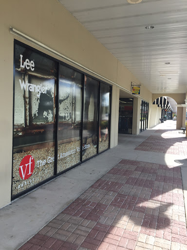 Outlet Store «VF Outlet», reviews and photos, 15501 S Apopka Vineland Rd, Orlando, FL 32821, USA