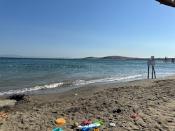 Foto von Karabiga Burun Beach und die siedlung
