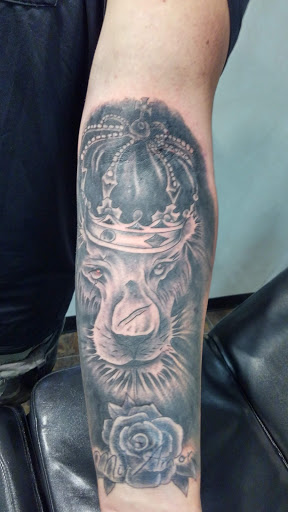 Tattoo Shop «Aces & Eights Tattoo Shop», reviews and photos, 6846 Park Blvd N, Pinellas Park, FL 33781, USA