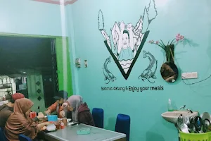 Restoran Pecel Lele & Ayam Ervi Arsamba image