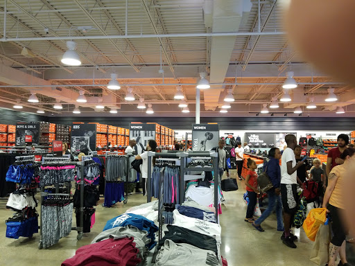 Clothing Store «Nike Factory Store», reviews and photos, 549 South Chillicothe Road #320, Aurora, OH 44202, USA