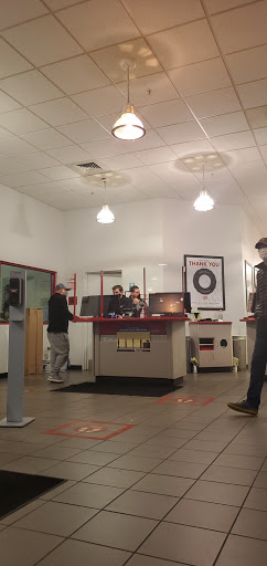 Tire Shop «Discount Tire Store - Eugene, OR», reviews and photos, 4026 W 11th Ave, Eugene, OR 97402, USA