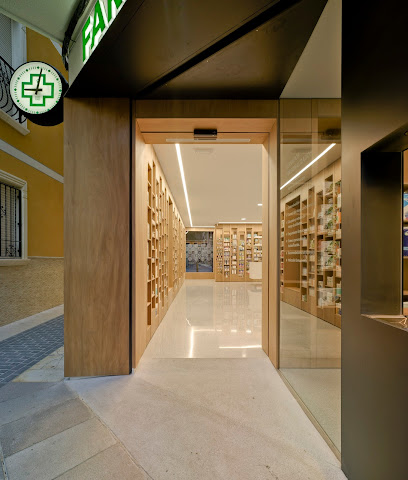 Información y opiniones sobre Farmacia Dr. Javier Cremades – La farmacia del reloj de Aspe