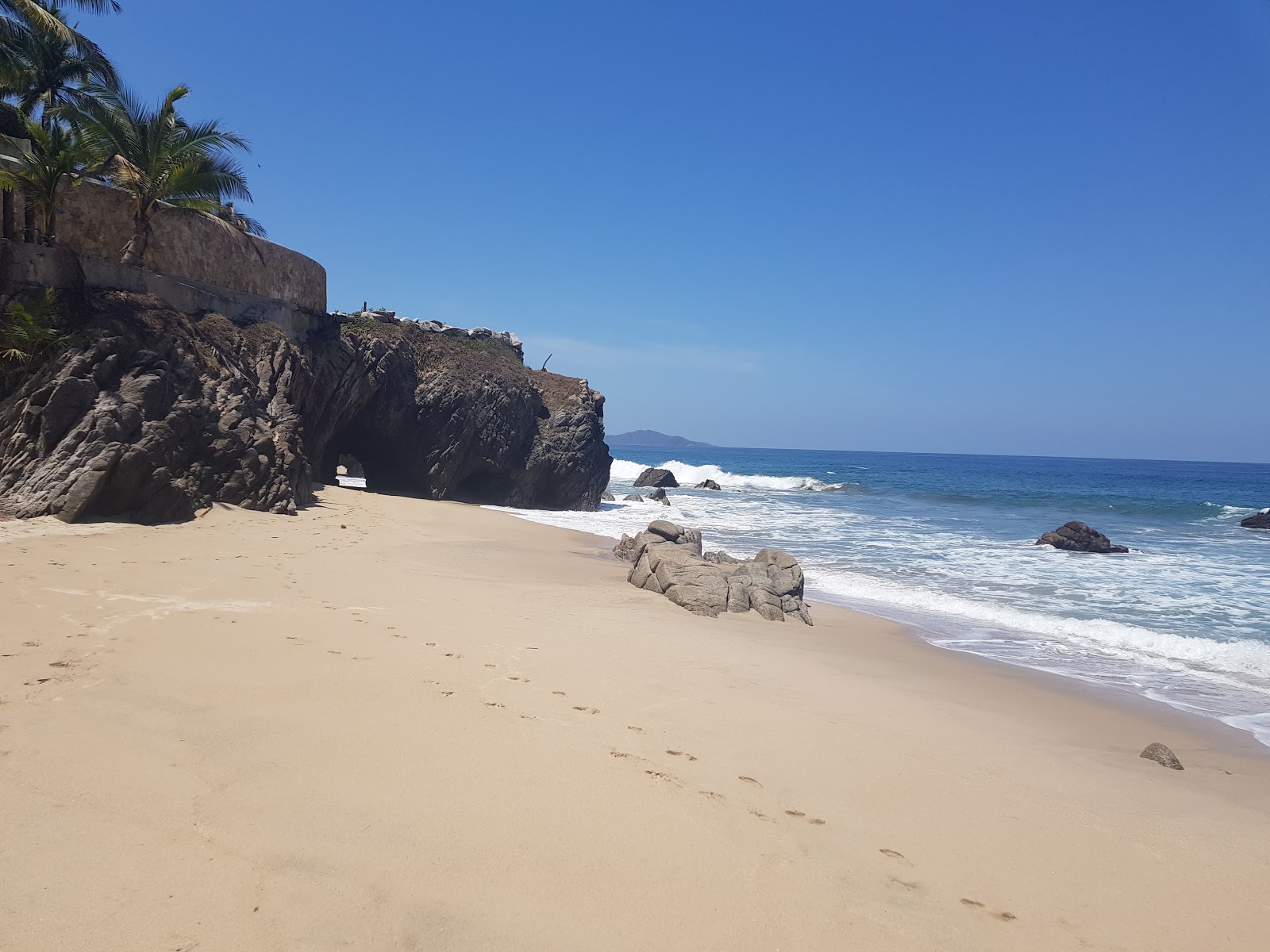 Patzcuaro Sur beach的照片 带有宽敞的海岸