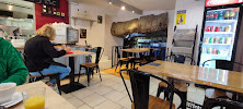 Atmosphère du Restaurant 1001 Sandwiches à Les Eyzies - n°3