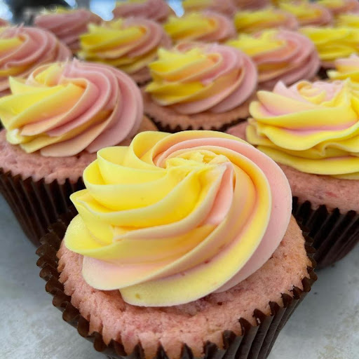 Cupcake Shop «Smallcakes: A Cupcakery of Naperville», reviews and photos, 115 E Ogden Ave #119, Naperville, IL 60563, USA