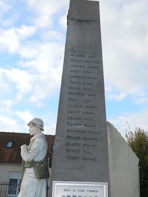 Monument aux morts d'Étaves-et-Bocquiaux à Étaves-et-Bocquiaux