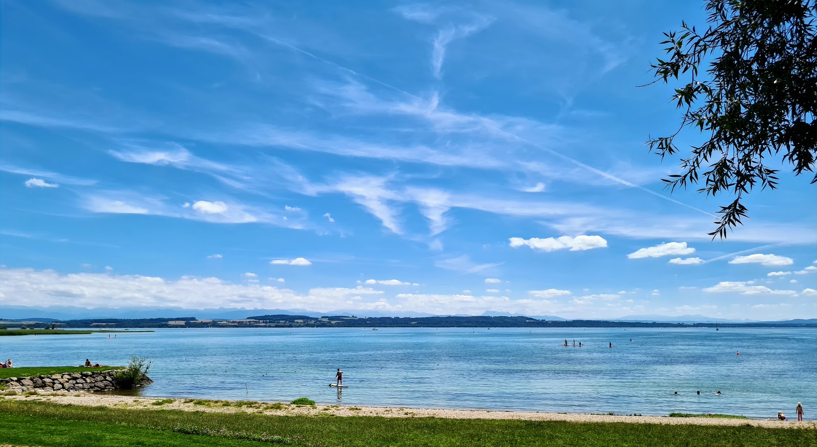 Plage Est de St-Blaise (plage des kites)的照片 带有碧绿色纯水表面