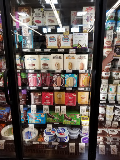 Grocery Store «Fresh Thyme Farmers Market- Downers Grove», reviews and photos, 325 Ogden Ave, Downers Grove, IL 60515, USA