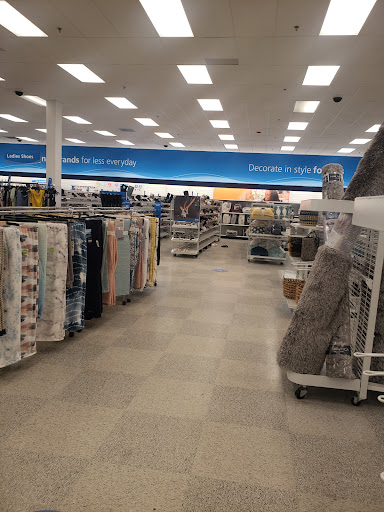 Clothing Store «Ross Dress for Less», reviews and photos, 257 N Weber Rd, Bolingbrook, IL 60490, USA