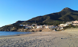 Foto von Spiaggia di Portixeddu von Klippen umgeben