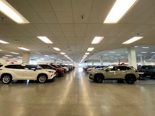 Toyota Dealer «Kings Toyota - New Cars, Indoor Showroom», reviews and photos, 4700 Fields Ertel Rd, Cincinnati, OH 45249, USA