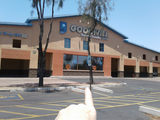 Lindsay & Warner Goodwill Retail Store & Donation Center, 874 E Warner Rd, Gilbert, AZ 85296, USA, 