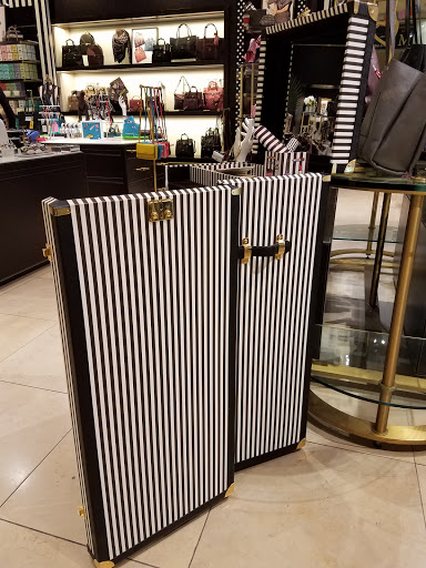 Fashion Accessories Store «Henri Bendel», reviews and photos, 845 N Michigan Ave, Chicago, IL 60611, USA