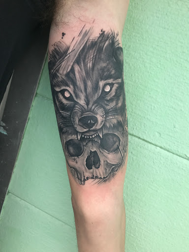 Explore hand finger tattoo ideas, creative tattoo ideas in Saint Petersburg, available at Buku Tattoo Studio