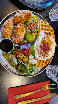 Chicken and Waffles du Wonderland brunchy/Restaurant Brunch à Paris - n°3