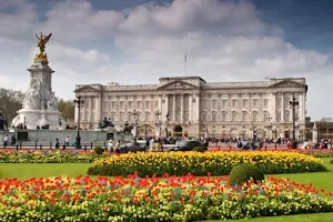 Buckingham Palace image