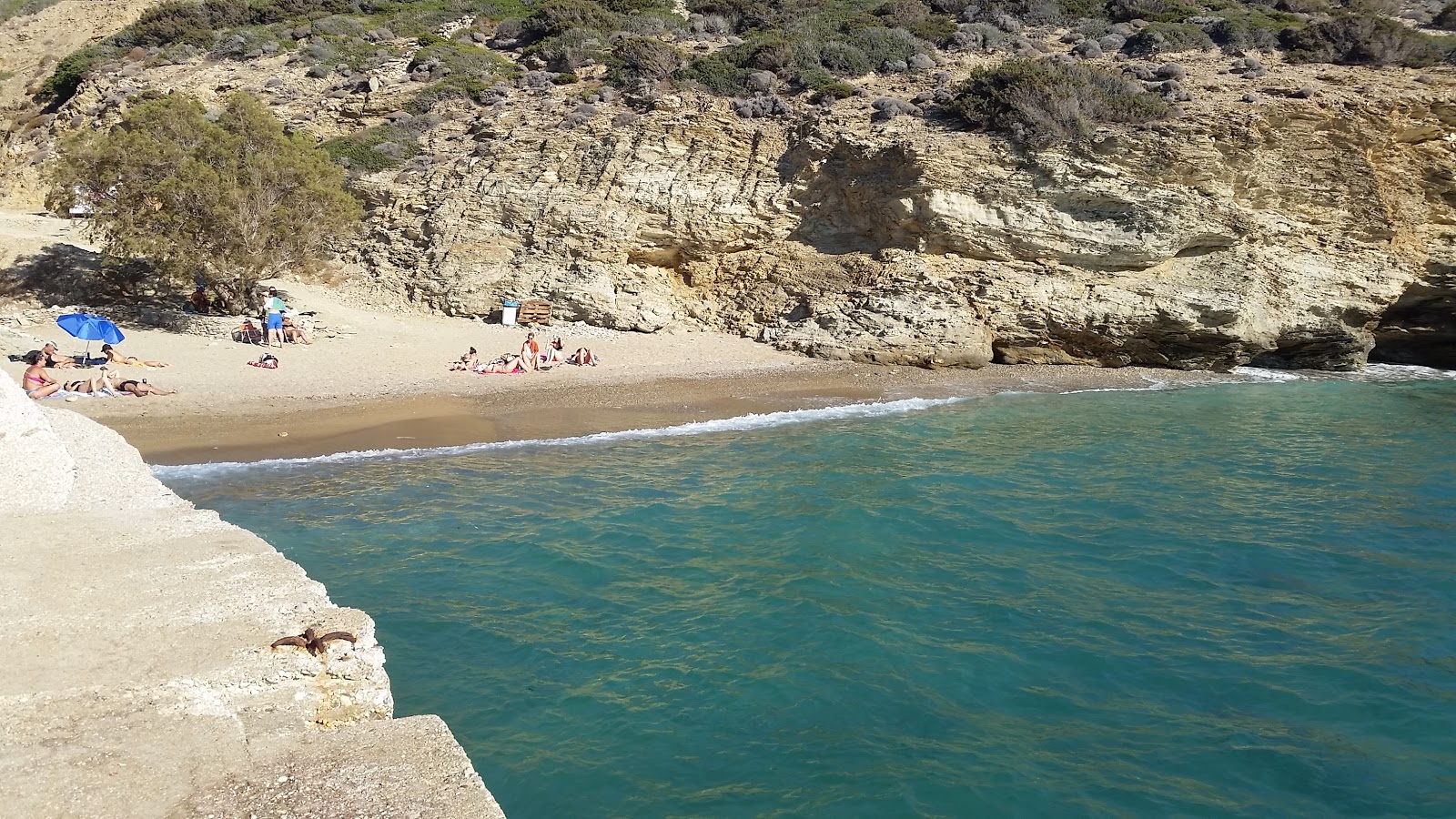 Zdjęcie Paradisia Beach z powierzchnią beżowy piasek