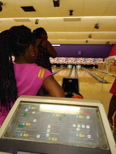 Bowling Alley «Hall of Fame Silver Lanes», reviews and photos, 748 Silver Ln, East Hartford, CT 06118, USA