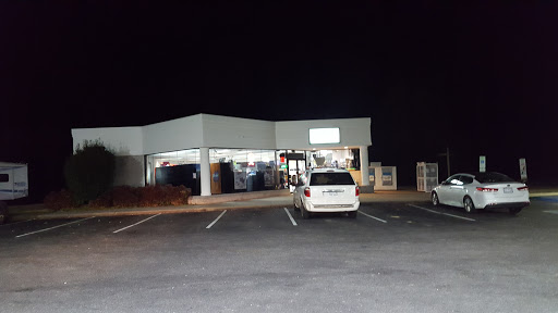 Convenience Store «Get & Zip Convenience Store», reviews and photos, 14878 George Washington Memorial Hwy, Saluda, VA 23149, USA