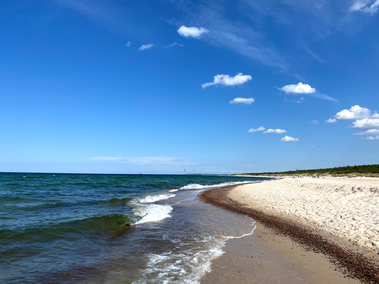 Photo de Ledowo Beach avec sable lumineux de surface