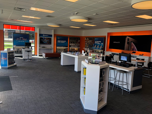 Cell Phone Store «AT&T Authorized Retailer - Jeffersonville», reviews and photos, 3111 E 10th St, Jeffersonville, IN 47130, USA