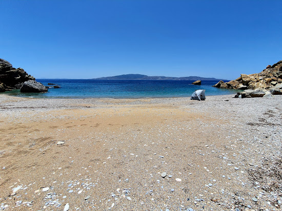 Karbounolakos beach