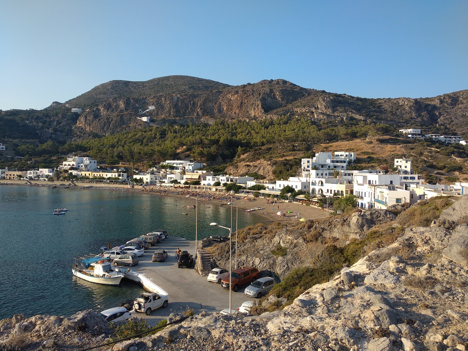 Foto von Paralia Kapsali mit geräumige bucht