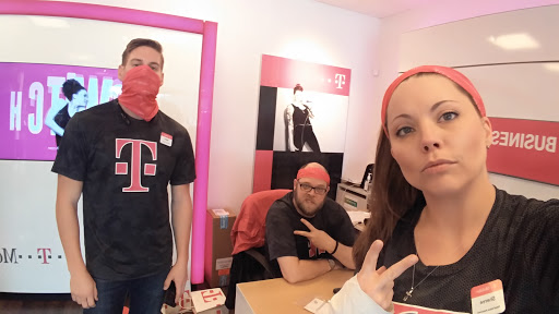 Cell Phone Store «T-Mobile», reviews and photos, 3330 Cobb Pkwy NW #328, Acworth, GA 30101, USA