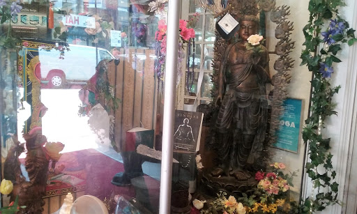 Book Store «Garland of Letters Bookstore», reviews and photos, 527 South St, Philadelphia, PA 19147, USA